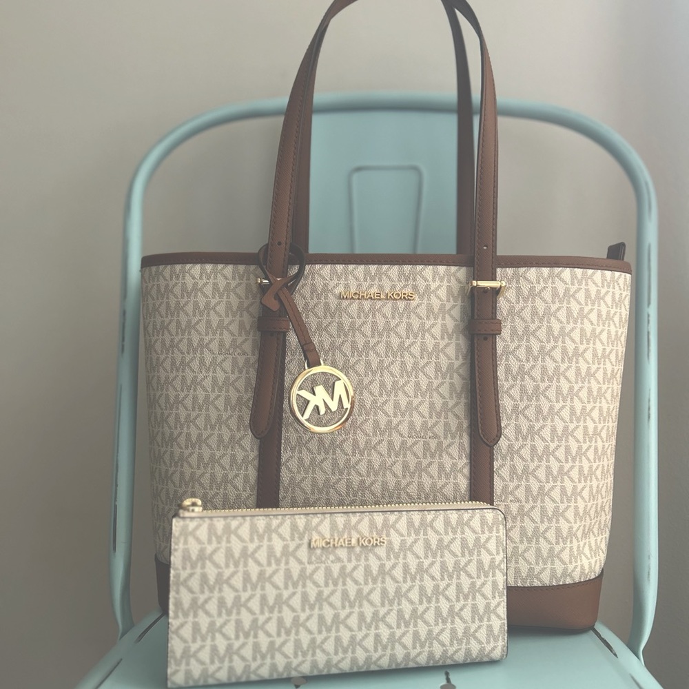 Michael Kors Jet Set purse with matching wallet Vanilla .TAG STILL ATTACHED!